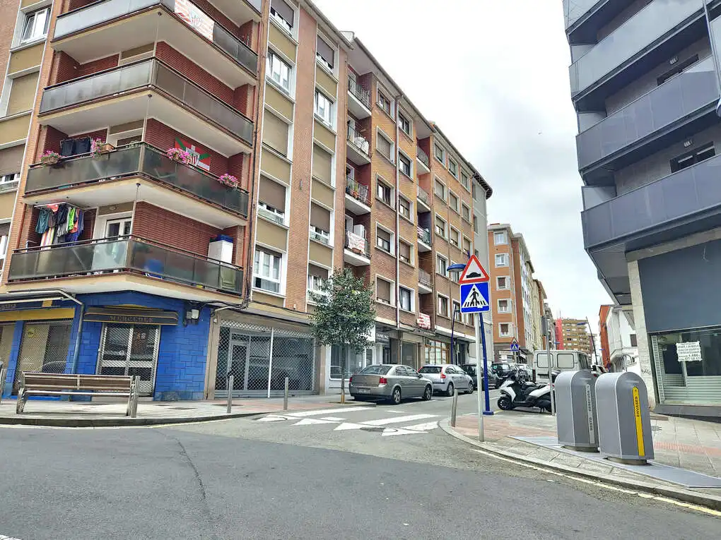 Vista exterior de Pis en venda en Portugalete amb Calefacció, Moblat i Balcó