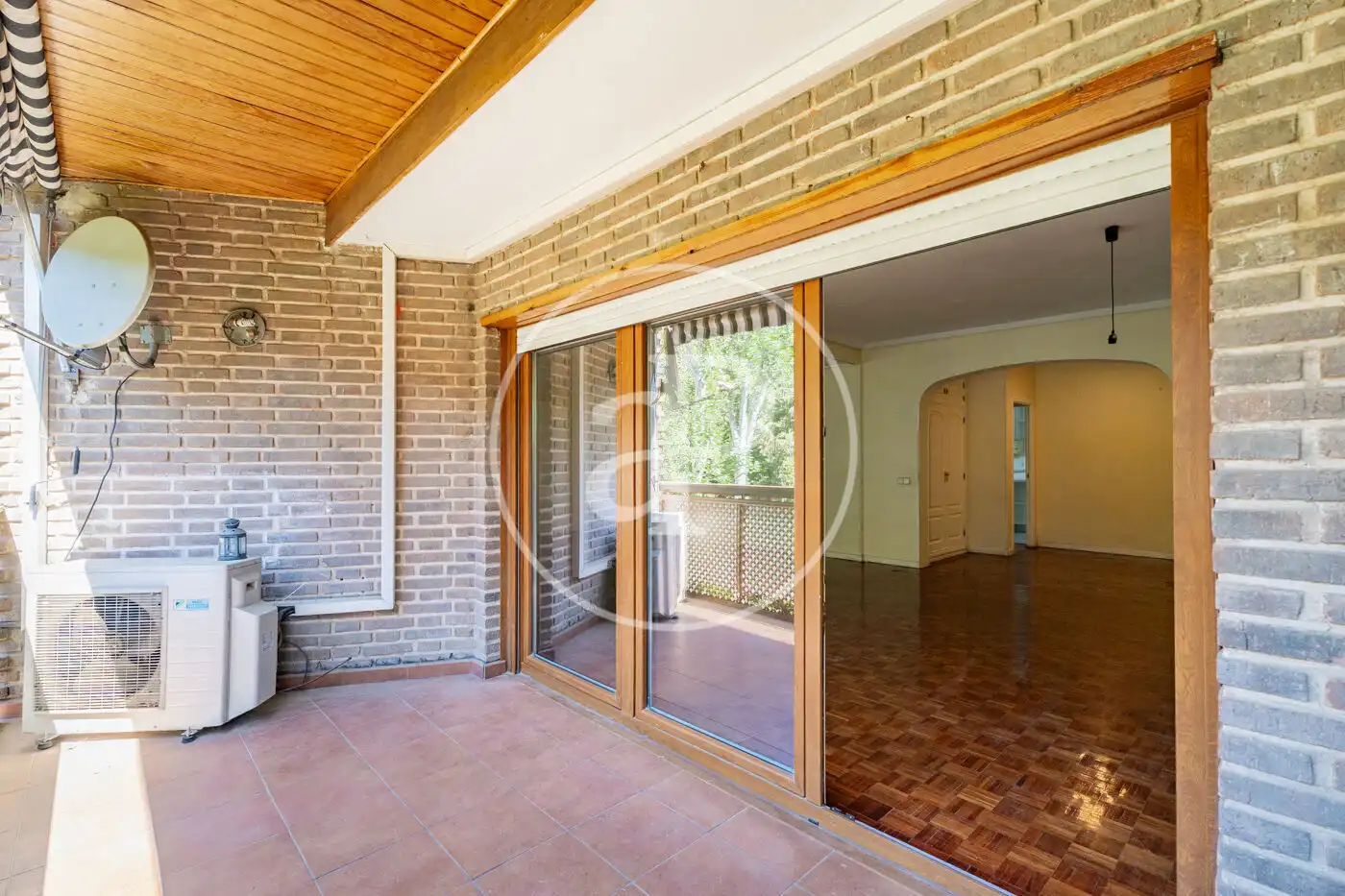 Vista exterior de Piso de alquiler en Madrid con Aire acondicionado, Calefacción y Jardín privado
