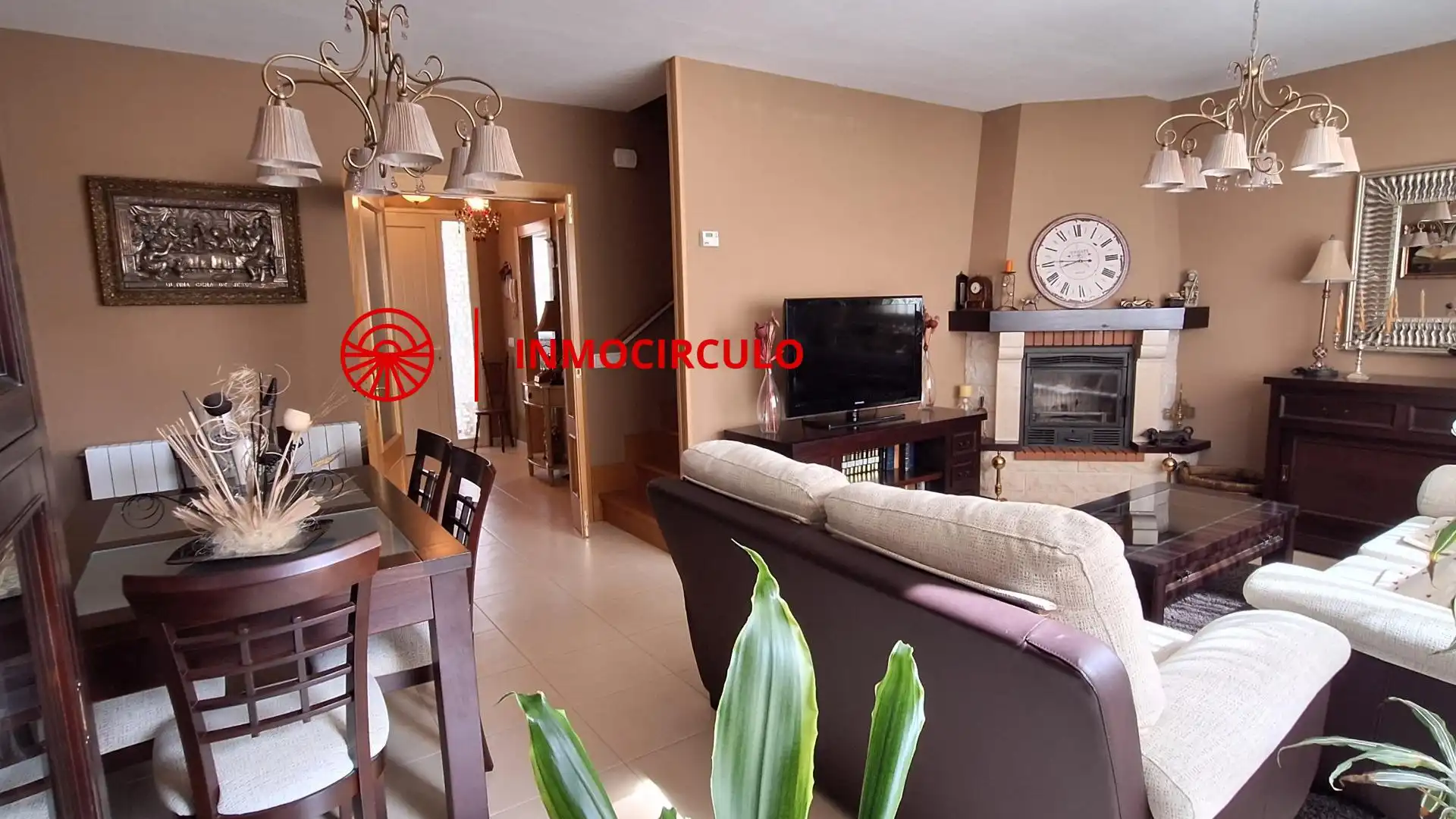 Sala de estar de Casa adosada en venta en Burgos Capital con Jardín privado, Terraza y Trastero