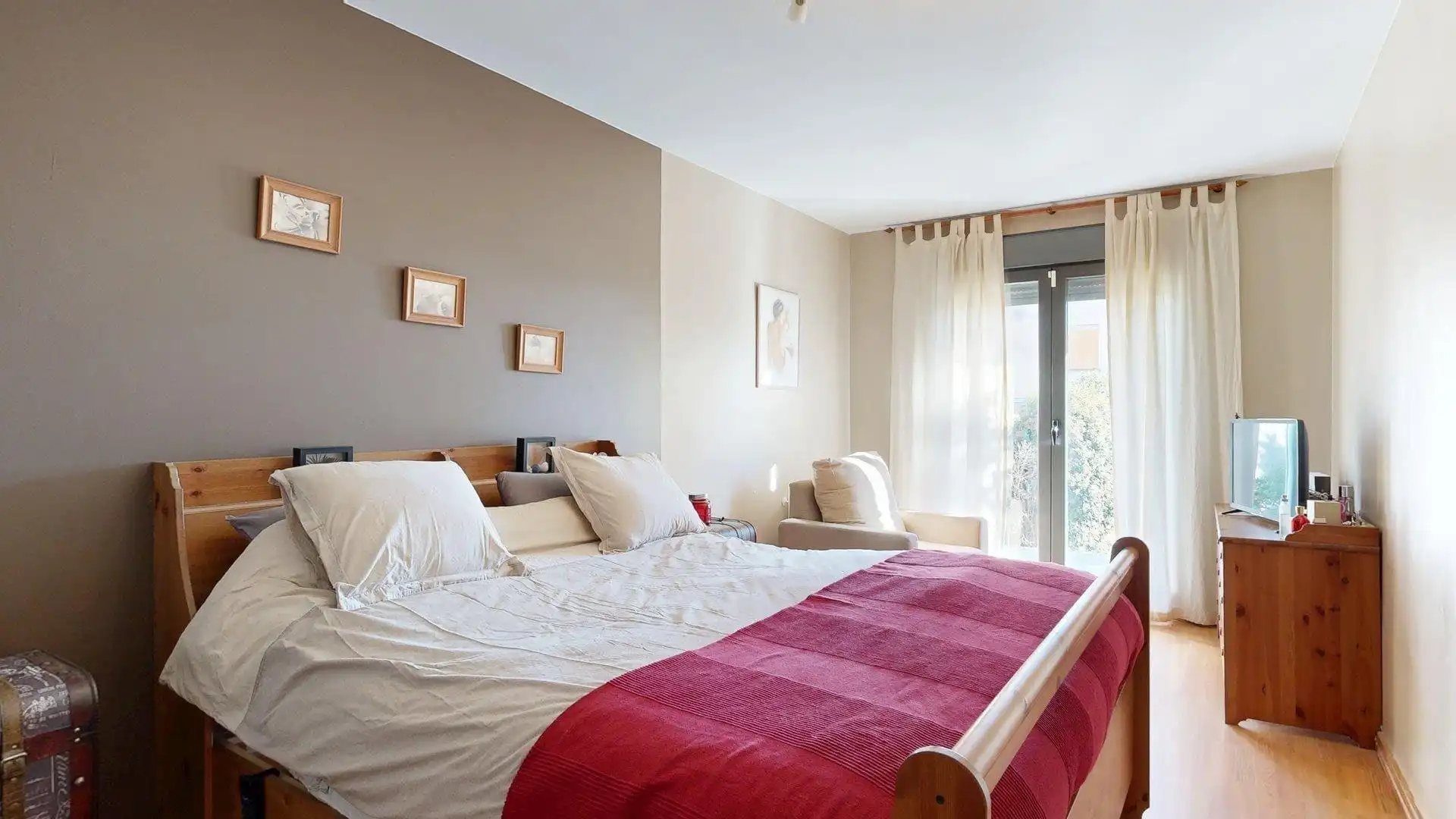 Schlafzimmer von Haus oder Chalet zum Verkauf in Nuez de Ebro mit Klimaanlage, Heizung und Privatgarten
