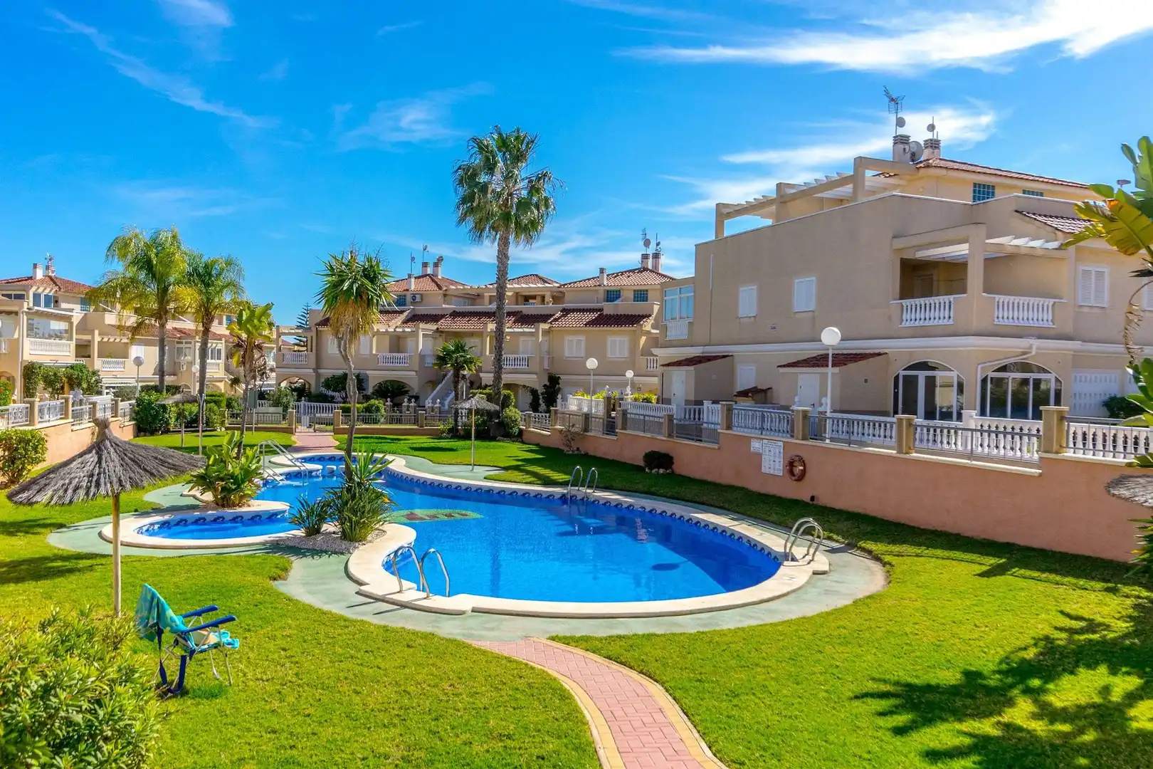 Piscina de Dúplex en venda en Orihuela amb Aire condicionat, Jardí privat i Piscina