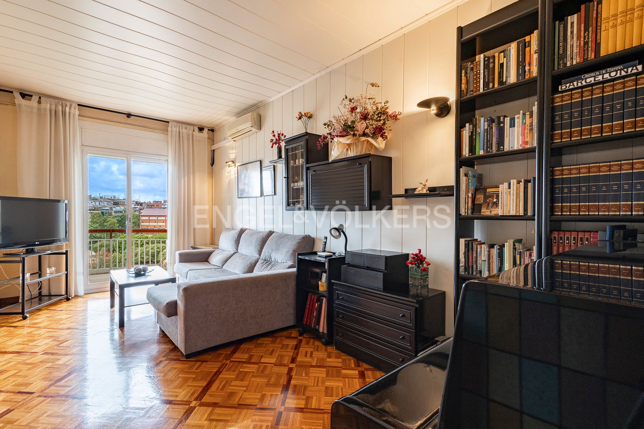 Sala d'estar de Apartament en venda en Esplugues de Llobregat amb Aire condicionat, Calefacció i Parquet