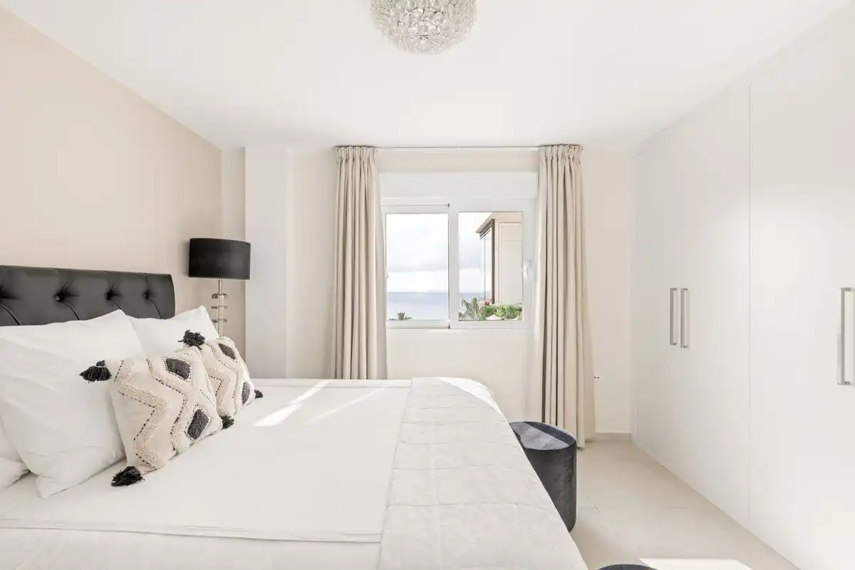 Habitación de Apartamento en venta en Torremolinos con Aire acondicionado, Amueblado y Piscina comunitaria