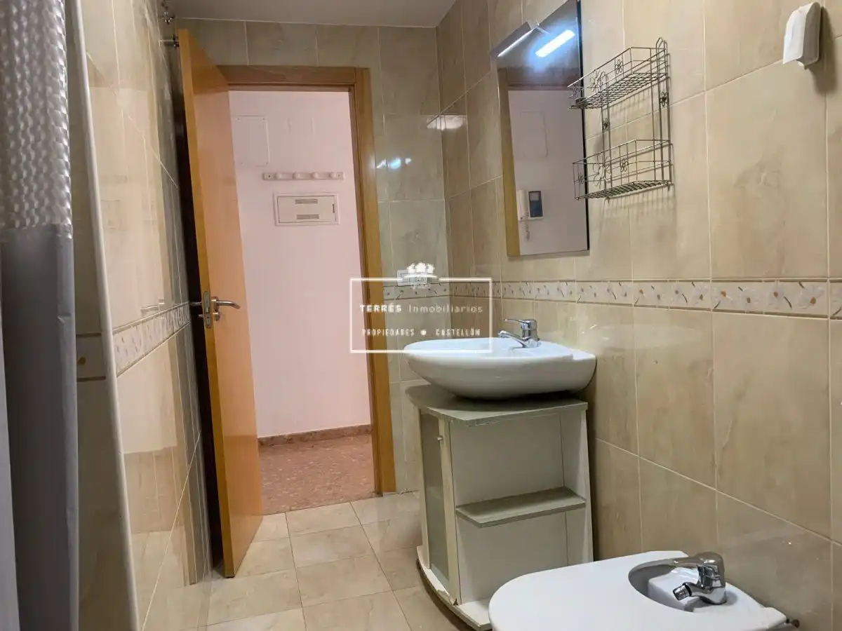 Baño de Piso en venta en Castellón de la Plana / Castelló de la Plana con Terraza, Trastero y Balcón