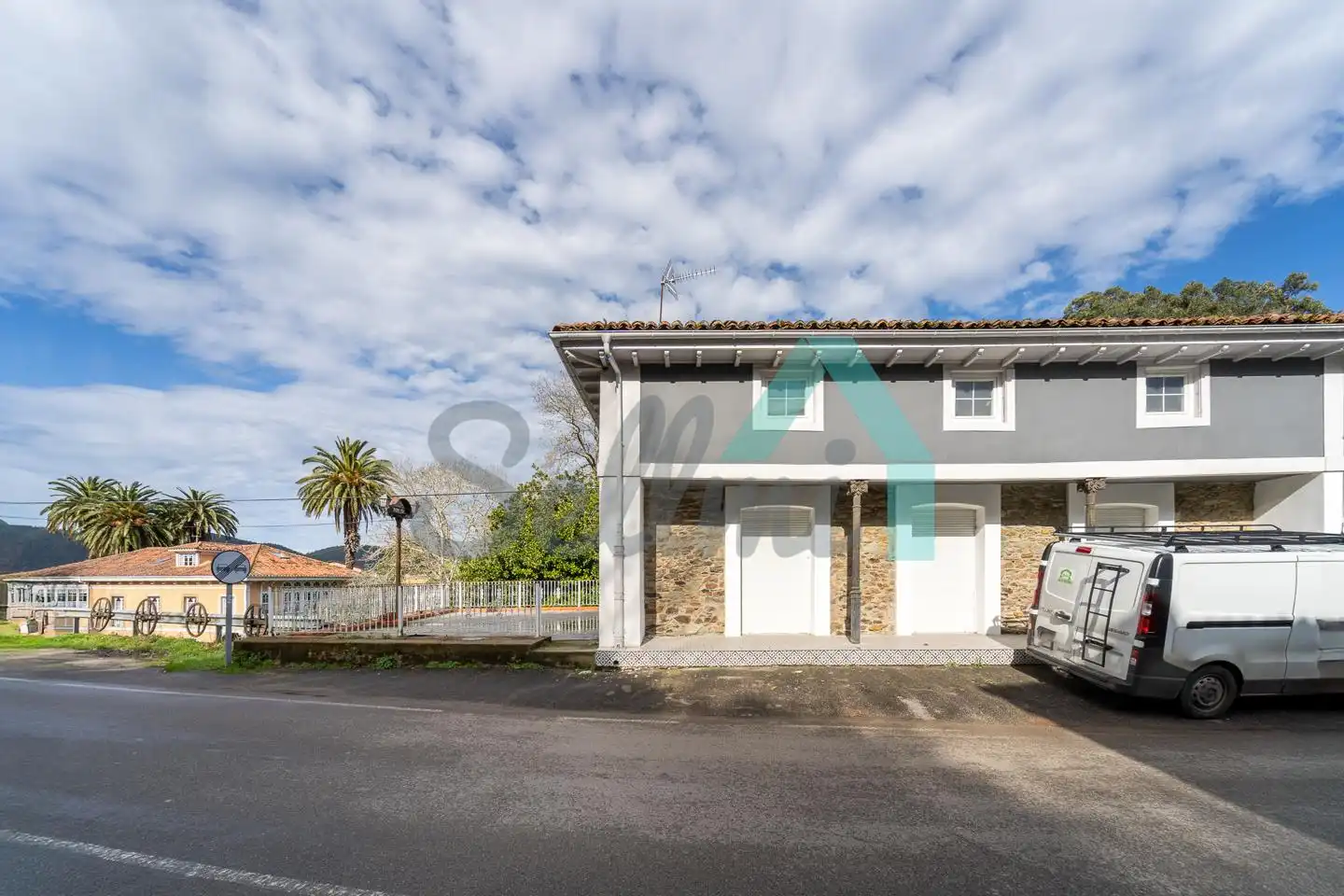 Vista exterior de Casa o xalet en venda en Cudillero amb Terrassa