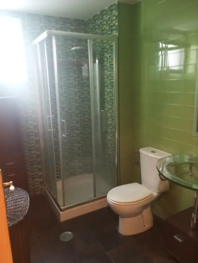 Badezimmer von Wohnung zur Miete in La Algaba mit Klimaanlage, Terrasse und Abstellraum