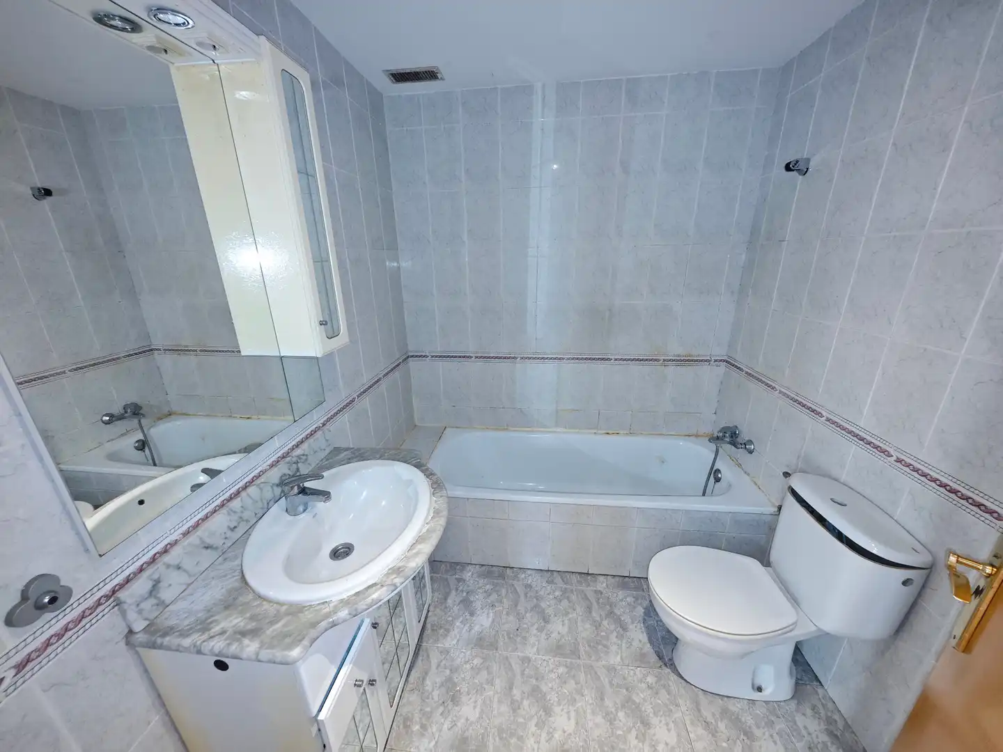 Badezimmer von Wohnung zum Verkauf in Mutxamel mit Privatgarten, Parkett und Terrasse