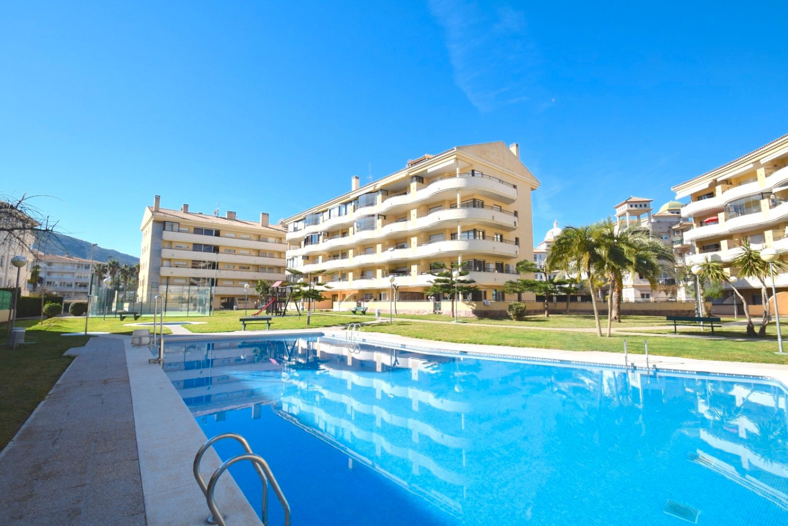 Piscina de Pis de lloguer en L'Alfàs del Pi amb Aire condicionat, Calefacció i Jardí privat