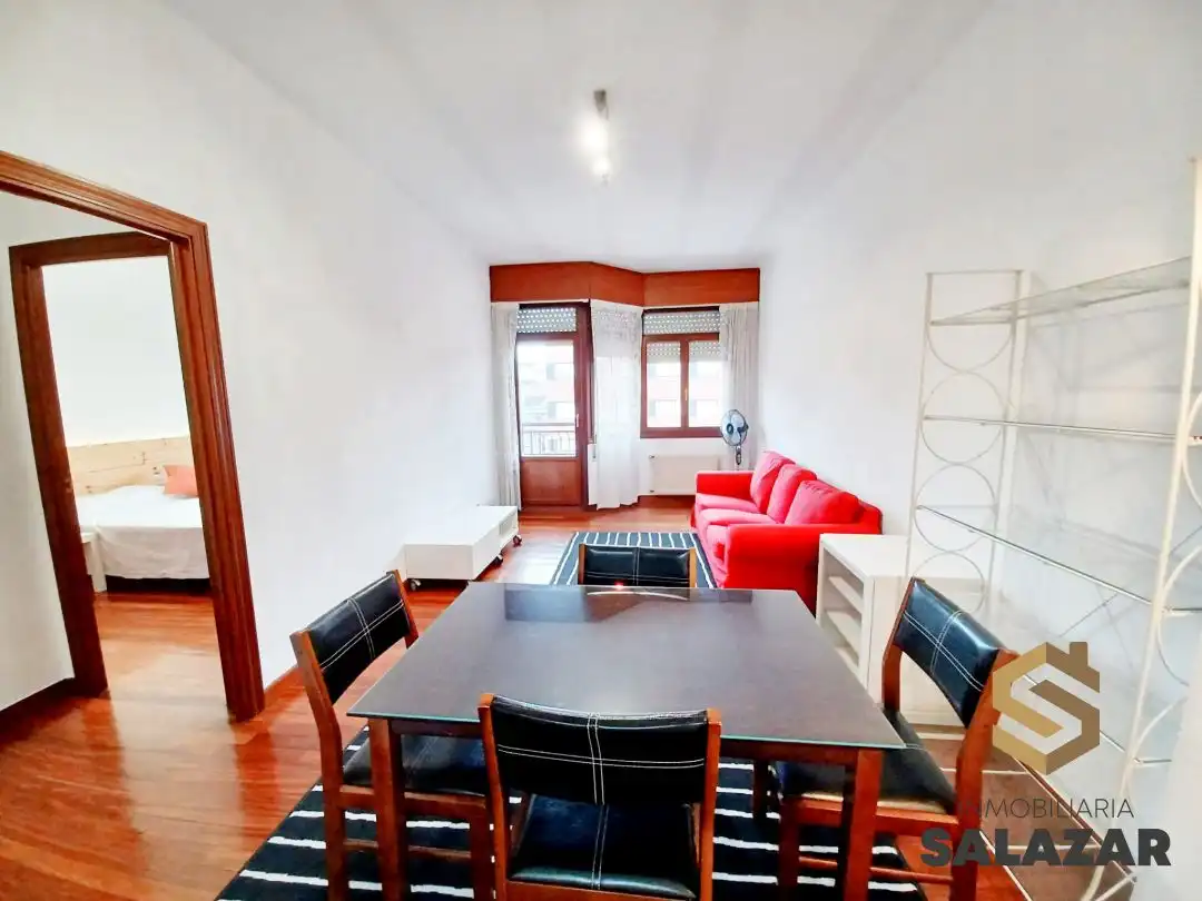 Sala d'estar de Apartament de lloguer en Bilbao  amb Calefacció, Terrassa i Microones
