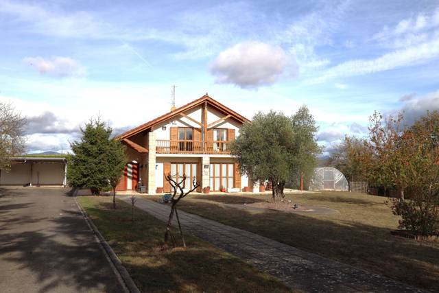 Casa-chalet en Venta en CERIO en Zona rural este