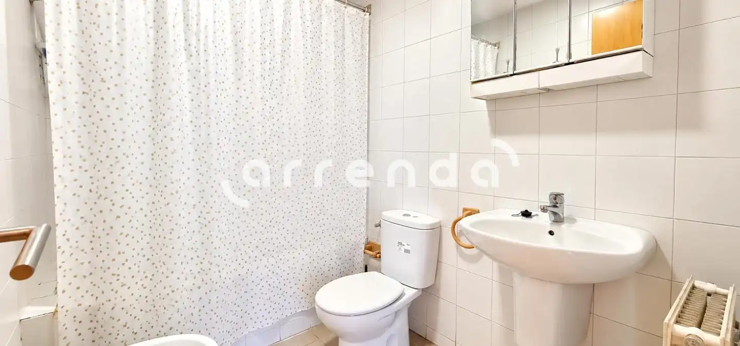 Badezimmer von Wohnung zur Miete in Usera