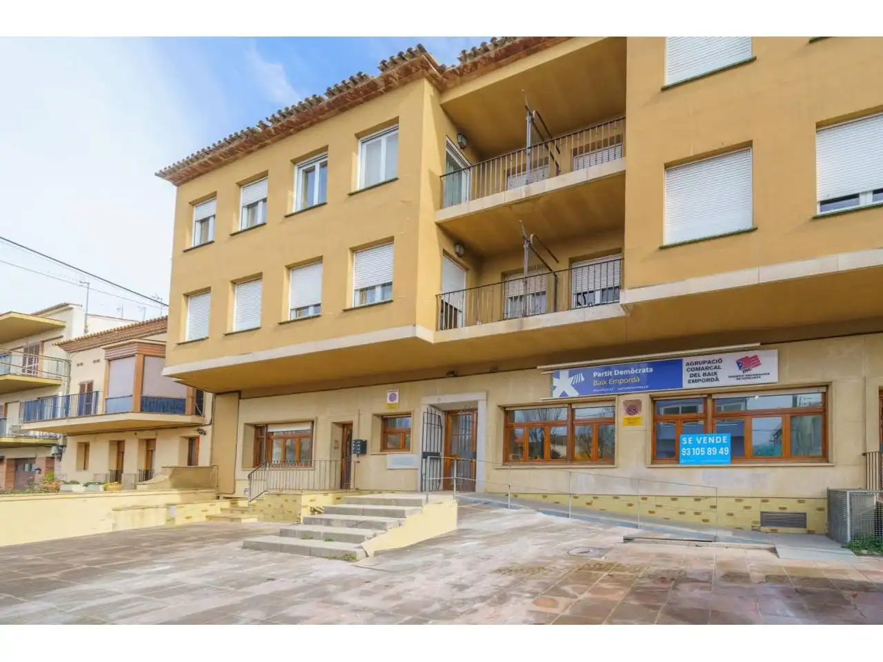 Außenansicht von Büro zur Miete in La Bisbal d'Empordà mit Klimaanlage