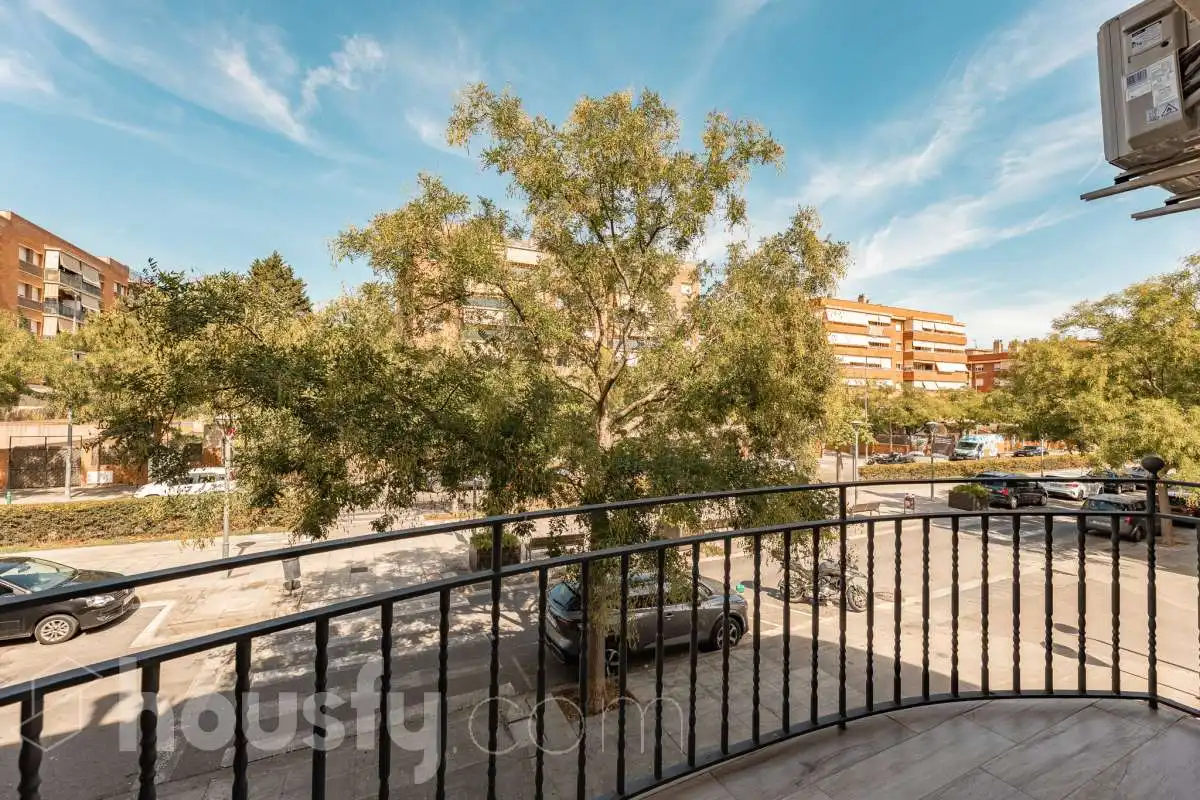 Vista exterior de Casa o chalet en venta en Viladecans con Balcón