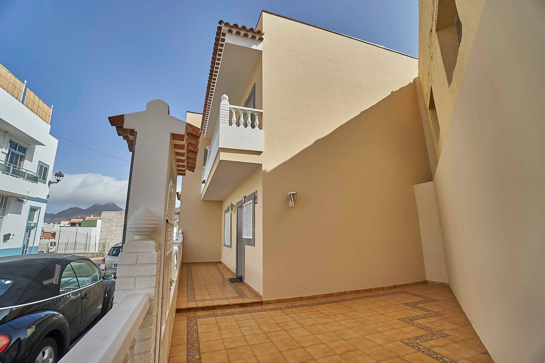 Exterior view of Single-family semi-detached for sale in La Aldea de San Nicolás   with Private garden, Terrace and Storage room