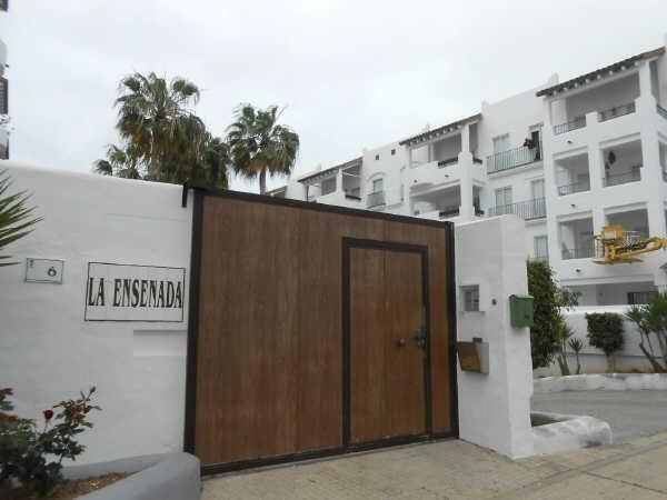 Vista exterior de Apartament en venda en Rota amb Jardí privat, Terrassa i Piscina comunitària