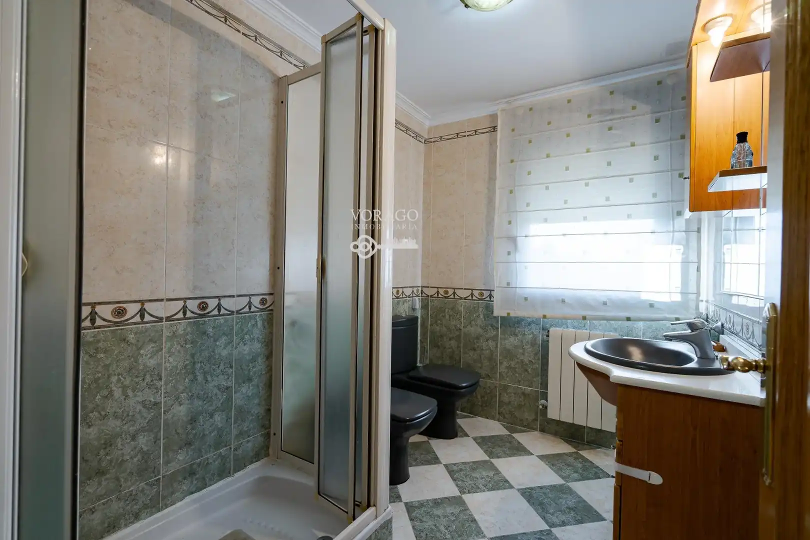 Baño de Casa o chalet en venta en Villanueva de la Torre con Calefacción, Jardín privado y Terraza