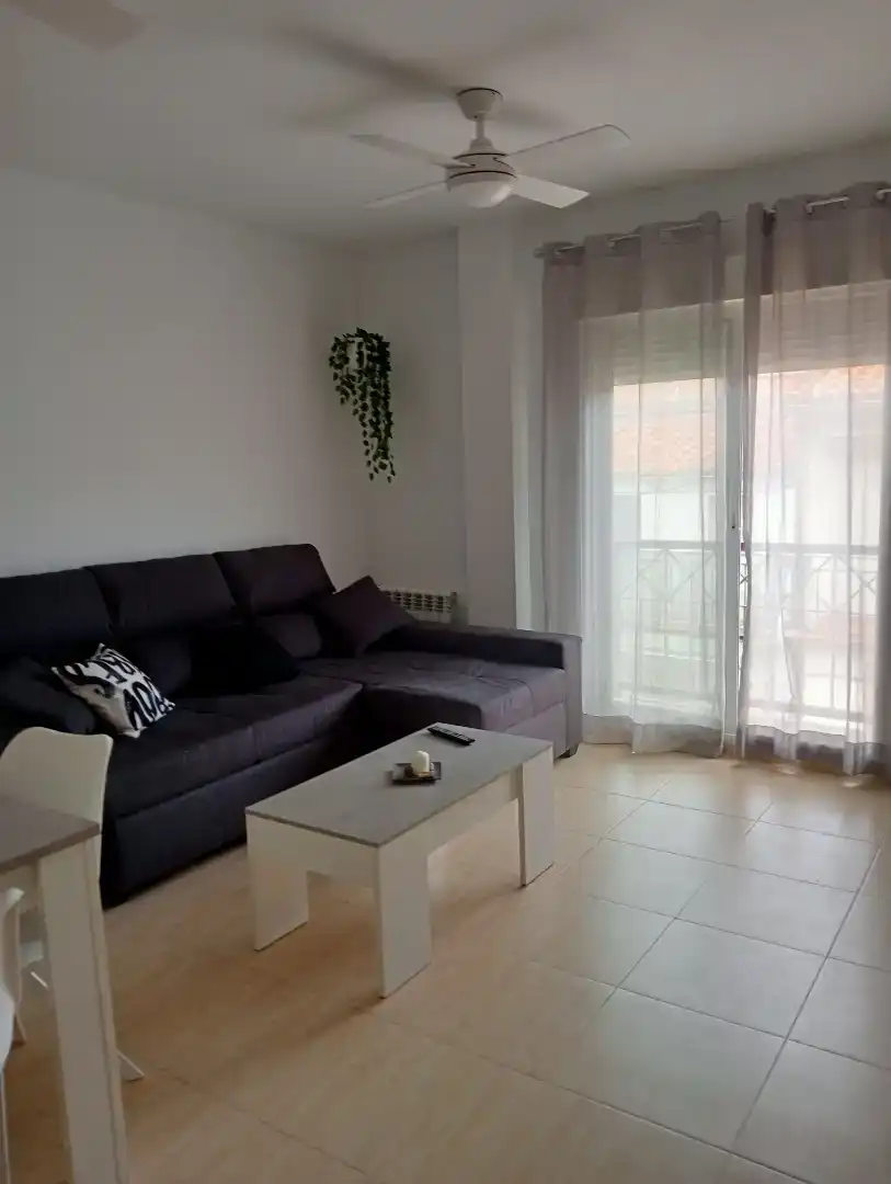 Sala d'estar de Dúplex de lloguer en Candeleda amb Aire condicionat, Moblat i Forn