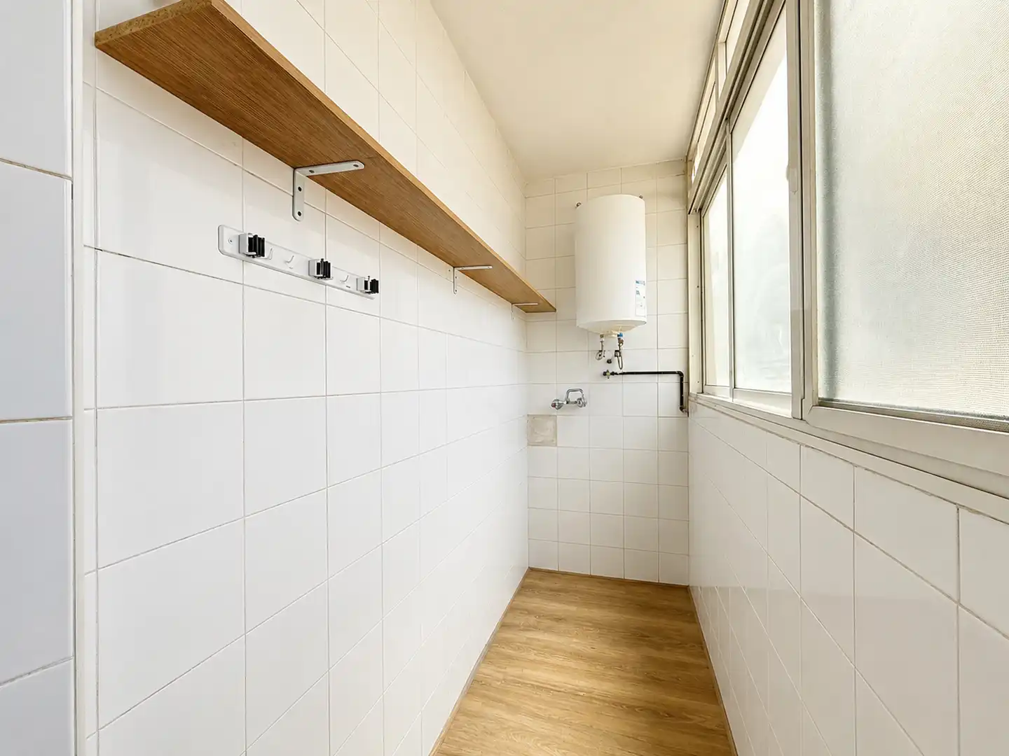 Bathroom of Flat for sale in La Pobla de Vallbona  with Air Conditioner, Furnished and Oven