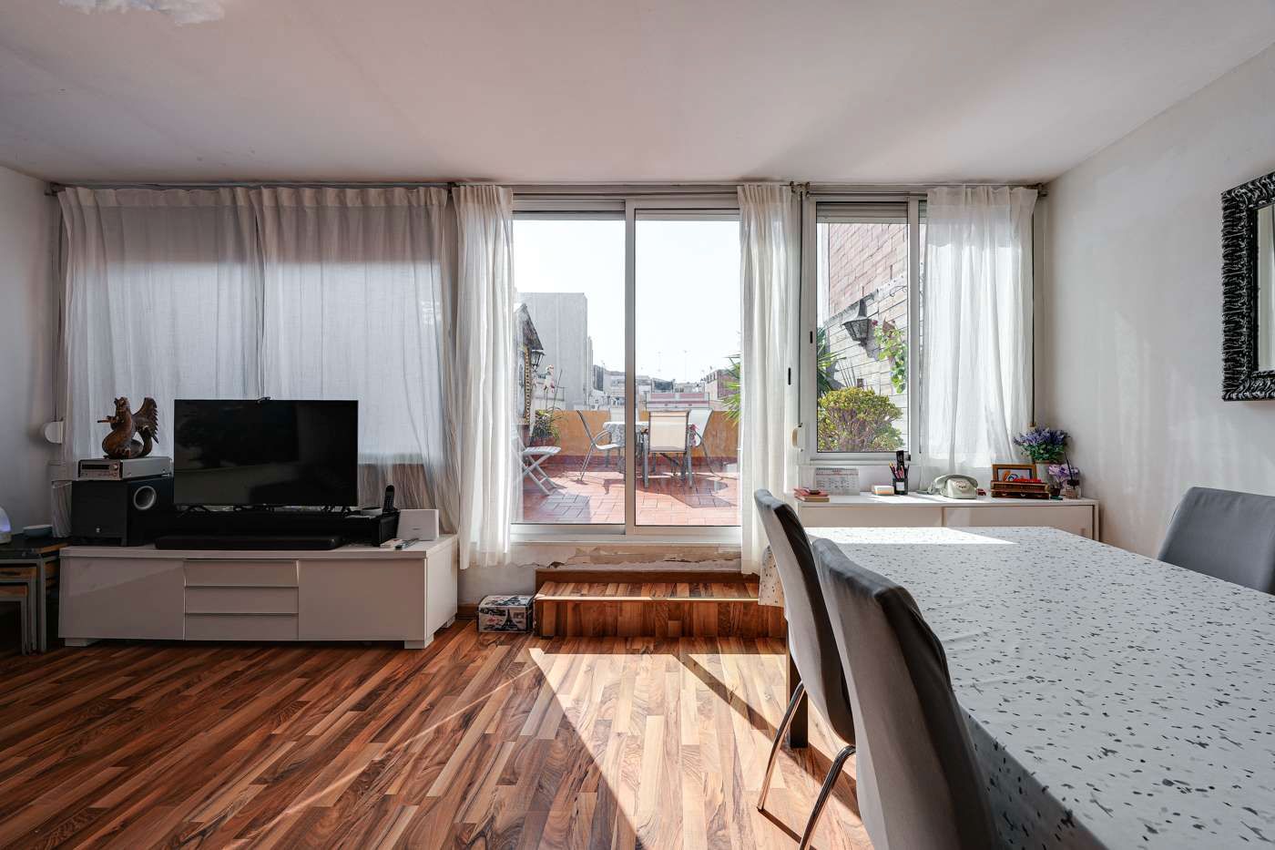 Sala d'estar de Àtic en venda en L'Hospitalet de Llobregat amb Aire condicionat, Calefacció i Terrassa