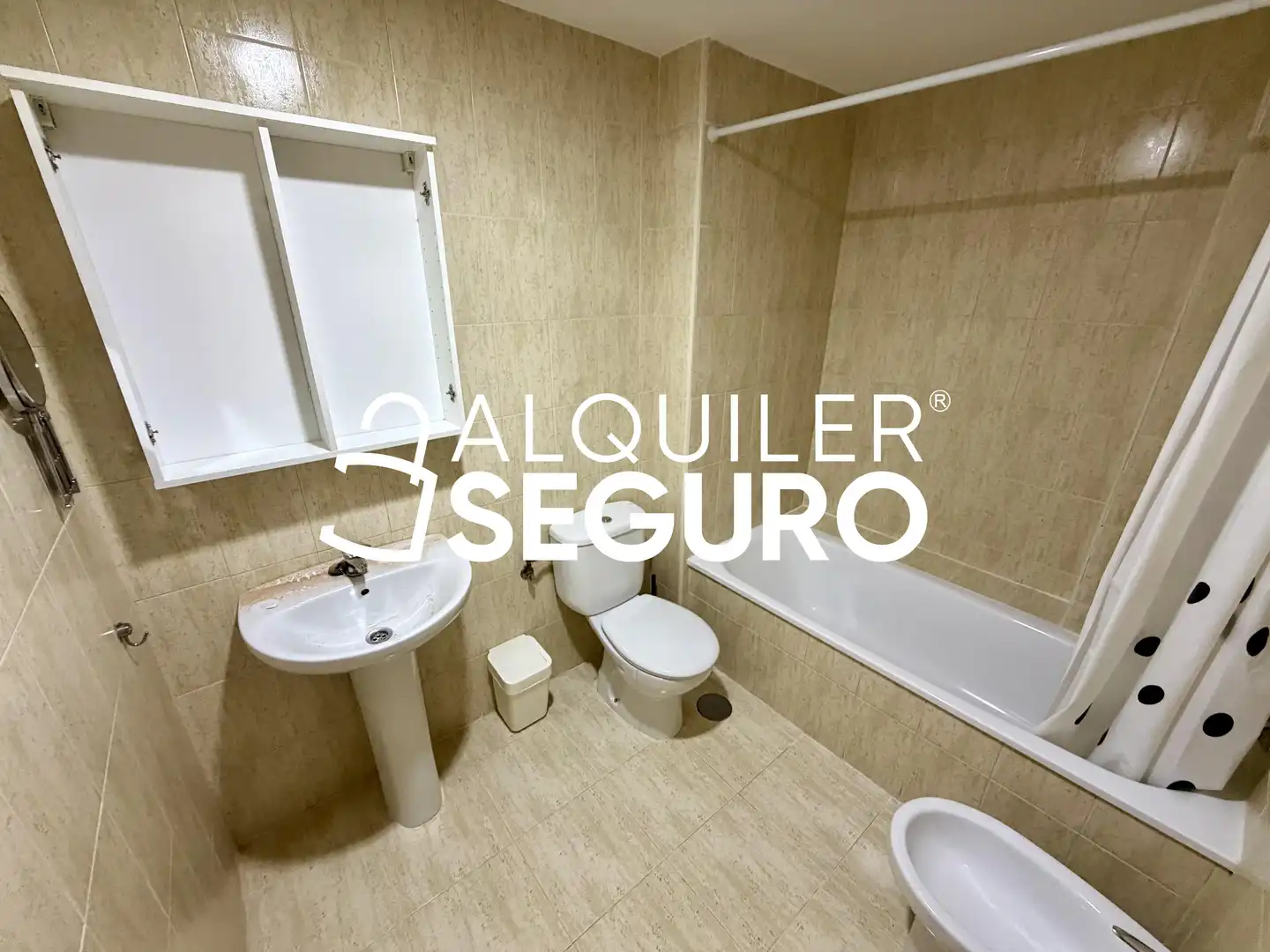 Baño de Piso de alquiler en Madrid con Aire acondicionado, Calefacción y Piscina