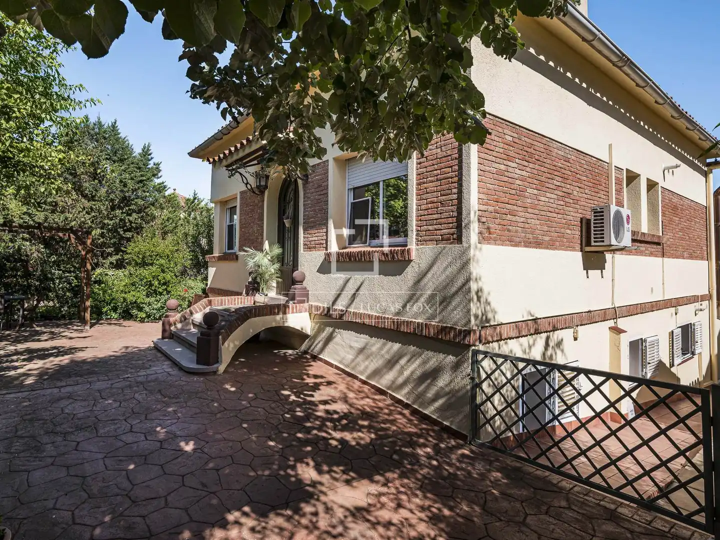 Vista exterior de Casa o chalet de alquiler en Sant Cugat del Vallès con Aire acondicionado, Calefacción y Terraza