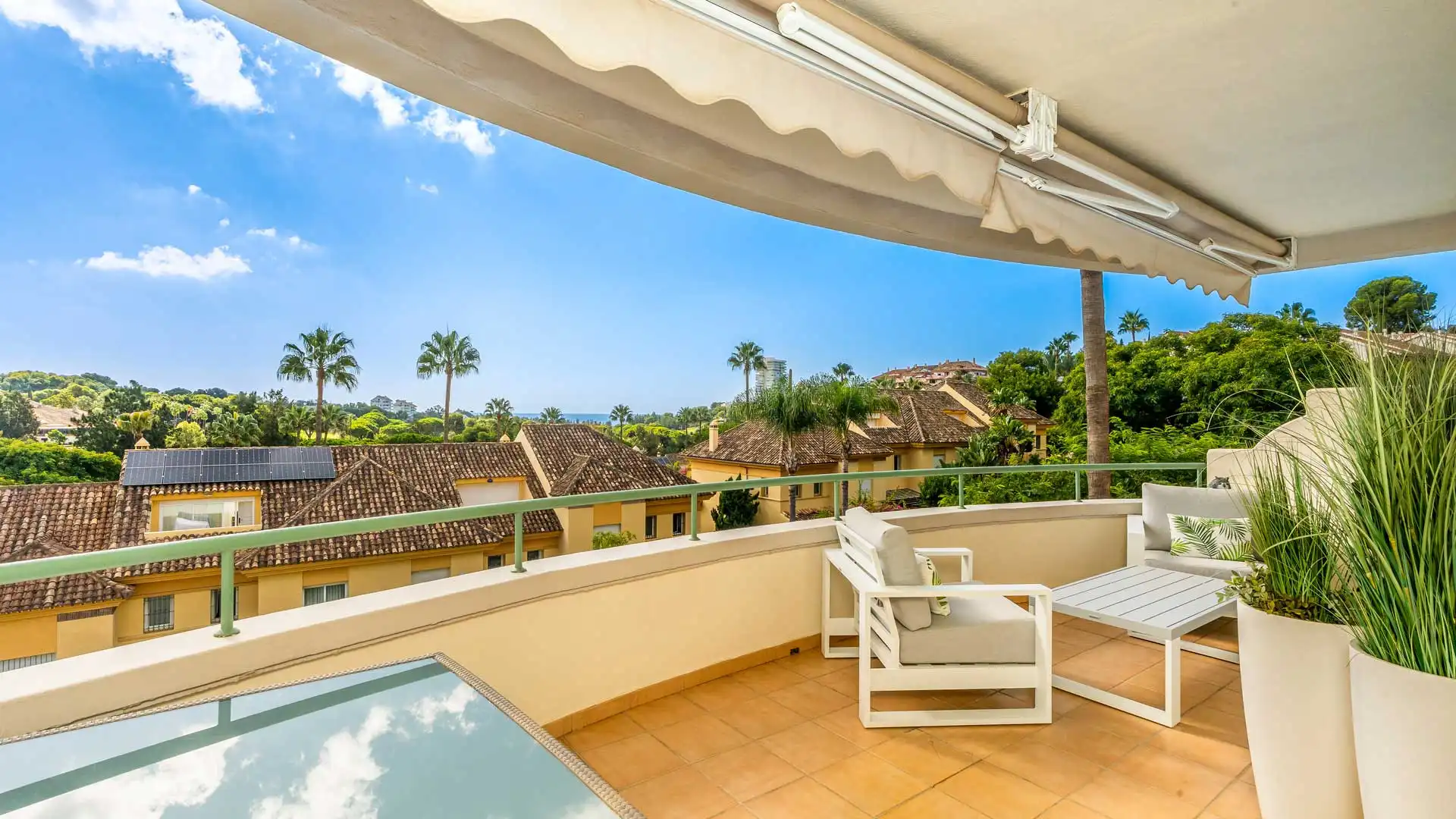 Apartamento con piscina en venta en Río Real - Los Monteros