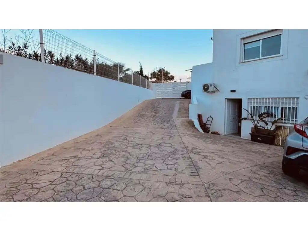 Vista exterior de Dúplex de alquiler en Sant Agustí - Cala de Bou  