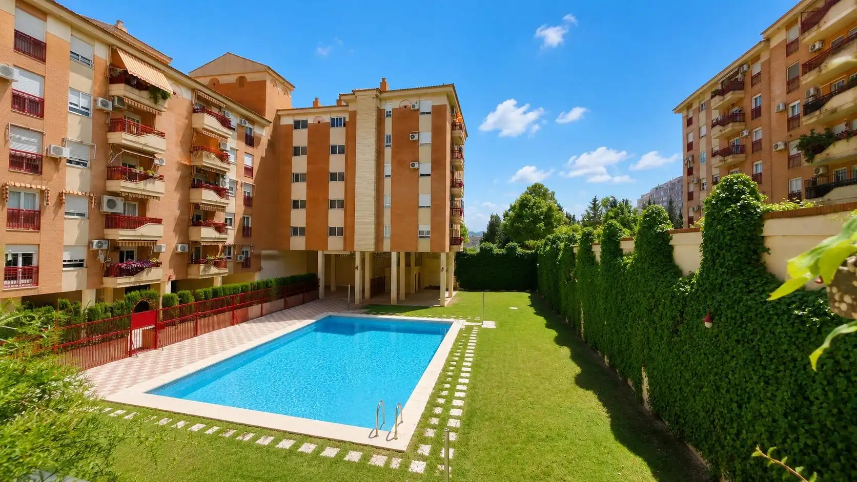 Swimming pool of Flat for sale in Jaén  with Air Conditioner, Heating and Terrace