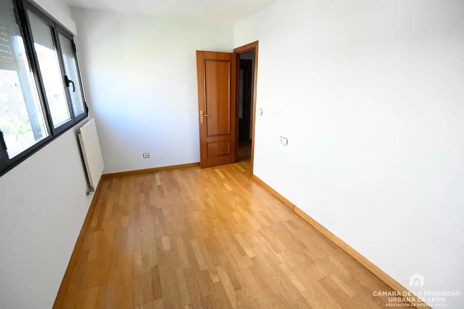 Habitación de Piso en venta en León Capital  con Calefacción, Terraza y Trastero