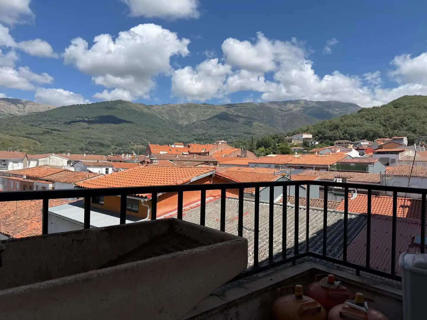 Exterior view of Flat for sale in Jarandilla de la Vera  with Air Conditioner and Terrace