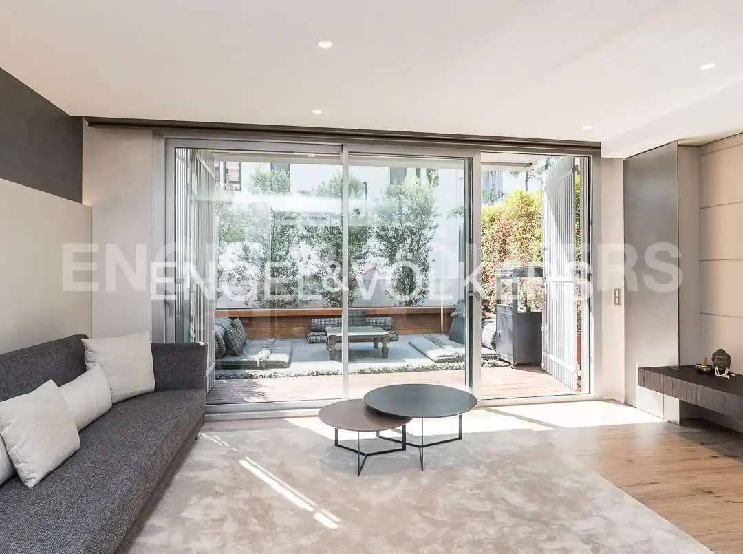 Terrassa de Casa o xalet en venda en Barcelona amb Aire condicionat, Calefacció i Jardí privat