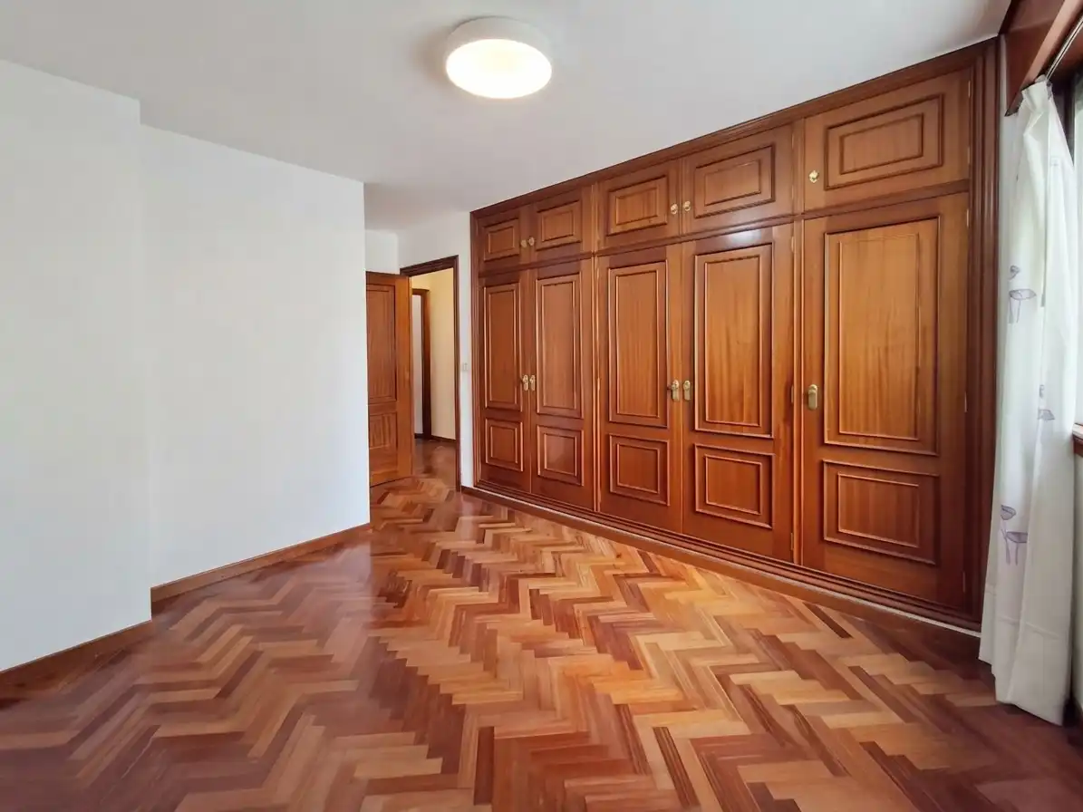 Dormitori de Pis en venda en A Coruña Capital  amb Calefacció, Parquet i Traster
