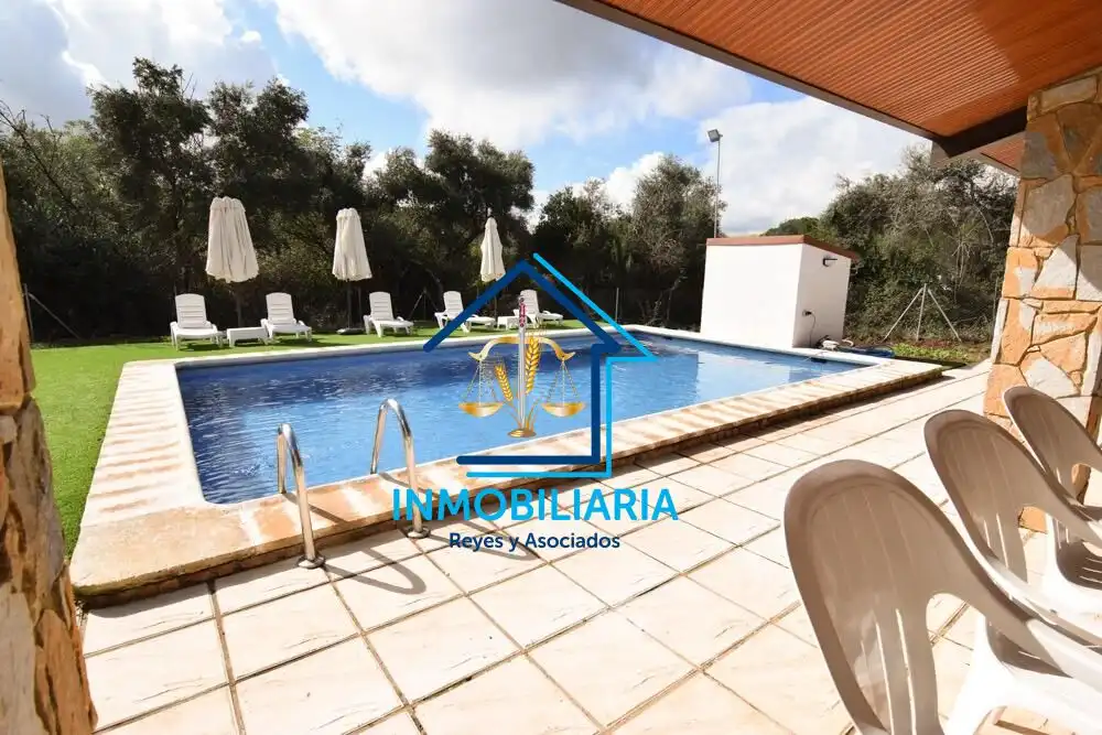 Piscina de Casa o xalet en venda en Córdoba amb Aire condicionat, Terrassa i Piscina