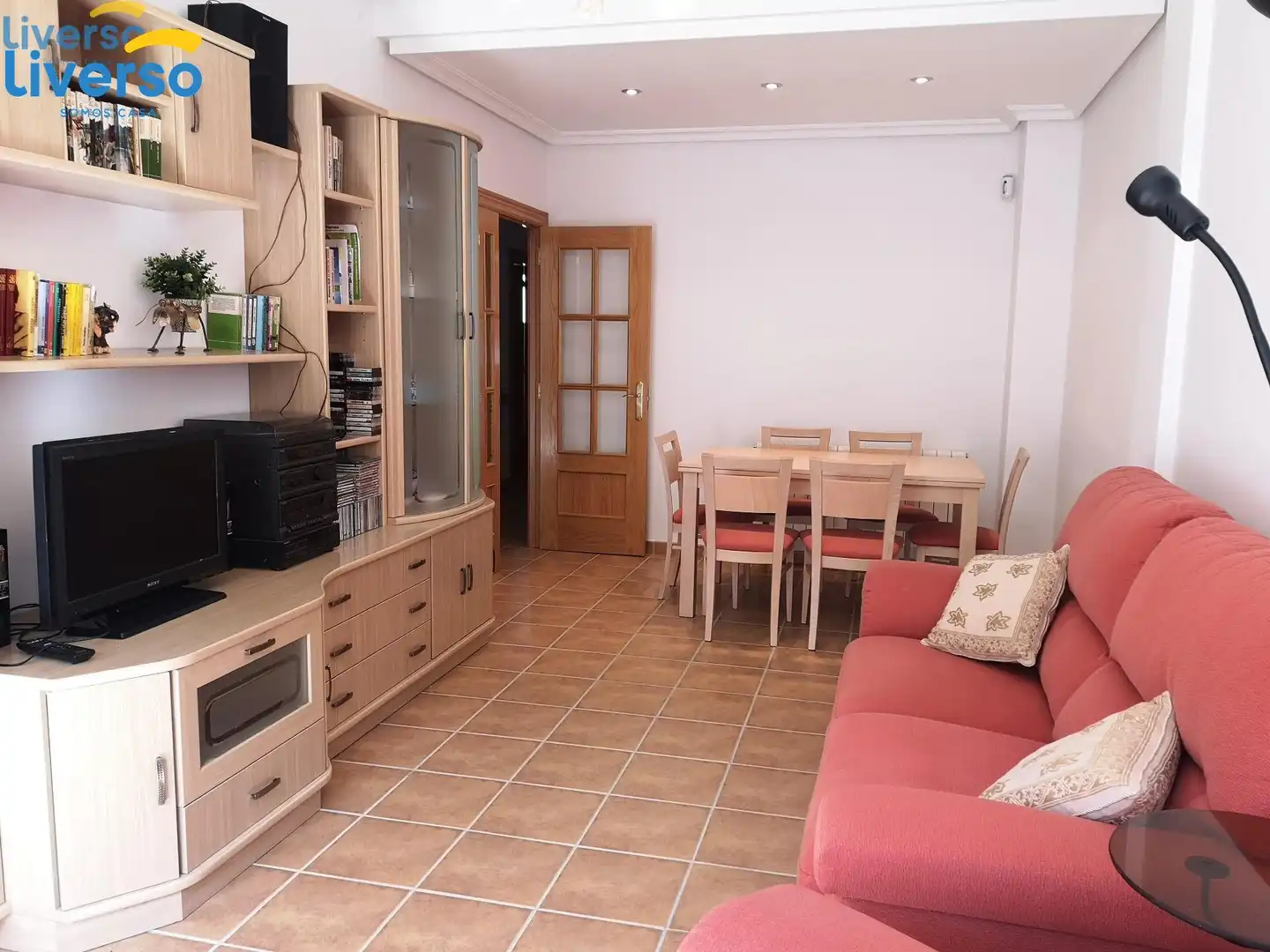 Wohnzimmer von Einfamilien-Reihenhaus zum Verkauf in Pradoluengo mit Heizung, Privatgarten und Parkett