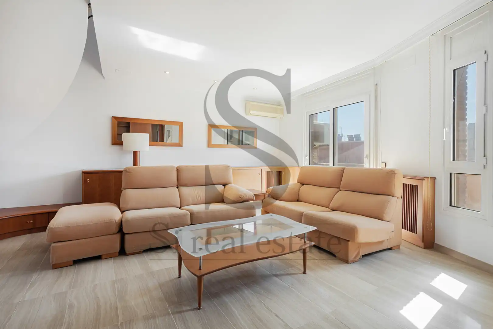 Sala d'estar de Dúplex en venda en Barcelona amb Aire condicionat, Calefacció i Parquet