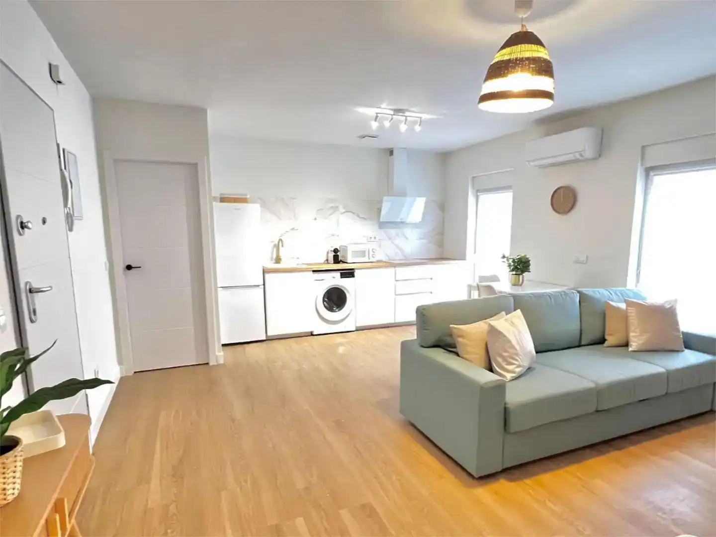 Wohnzimmer von Wohnungen zur Miete in  Madrid Capital mit Klimaanlage