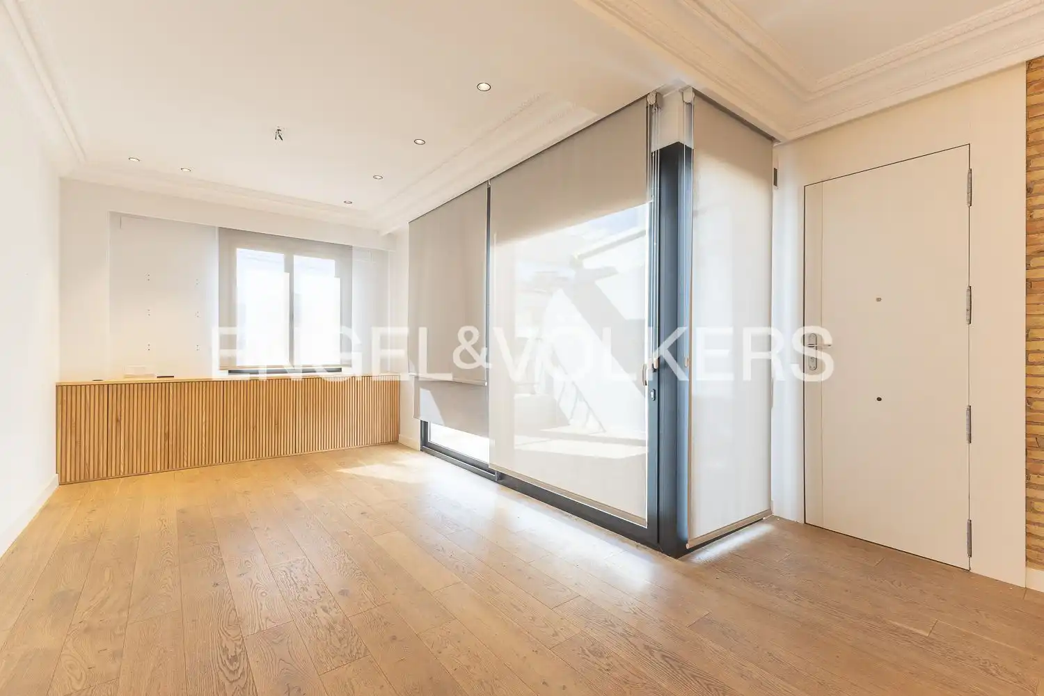 Exterior view of Attic for rent in Valencia  with Air Conditioner, Heating and Terrace