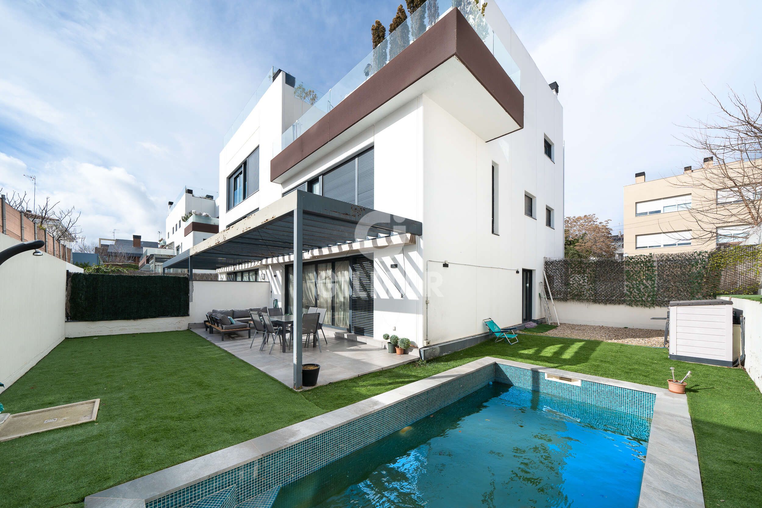 Swimming pool of Flat for sale in  Madrid Capital  with Heating, Private garden and Storage room