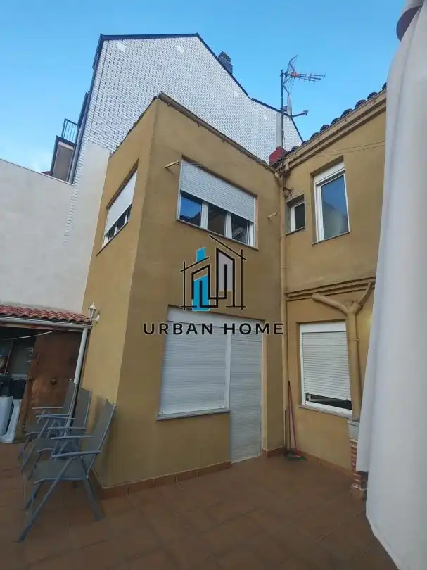 Außenansicht von Gebäude zum Verkauf in León Capital 