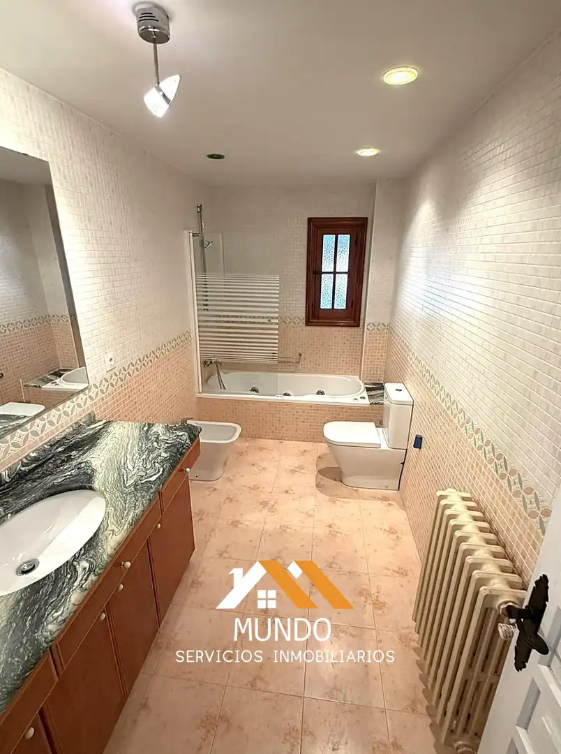 Bany de Casa o xalet de lloguer en Paterna amb Aire condicionat, Calefacció i Terrassa