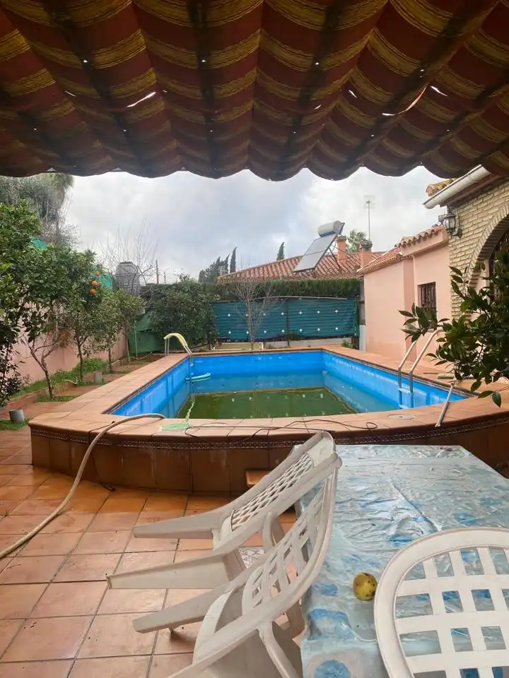 Piscina de Casa o xalet en venda en Dos Hermanas amb Aire condicionat, Jardí privat i Piscina