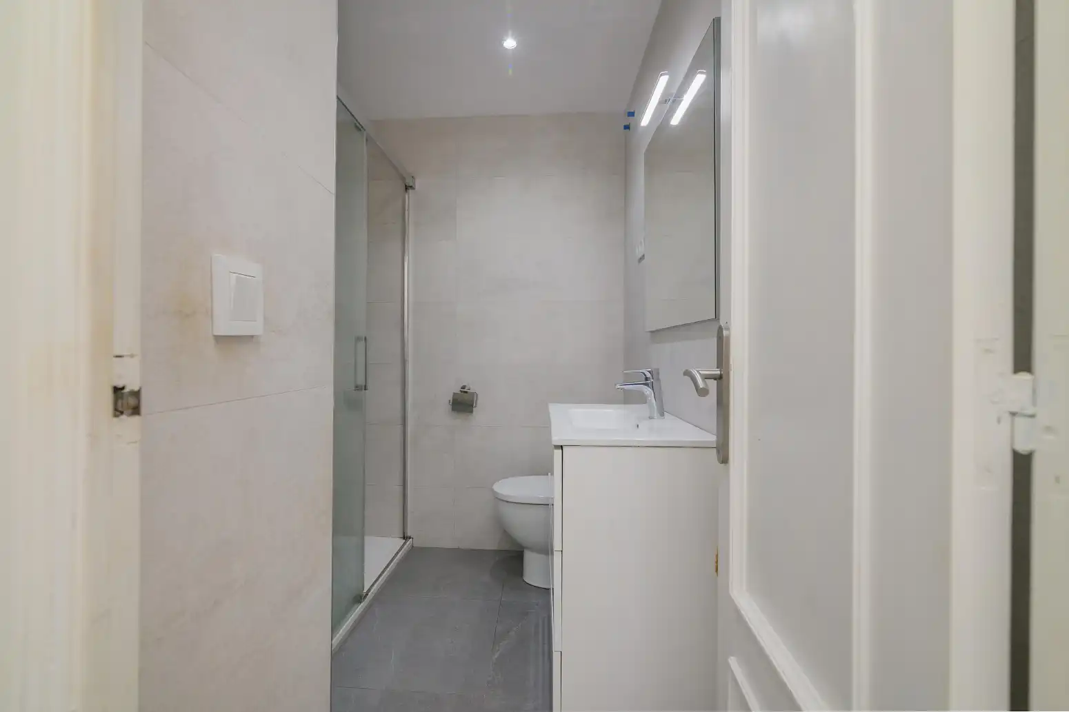 Badezimmer von Wohnung zum Verkauf in Viladecans mit Klimaanlage, Heizung und Parkett