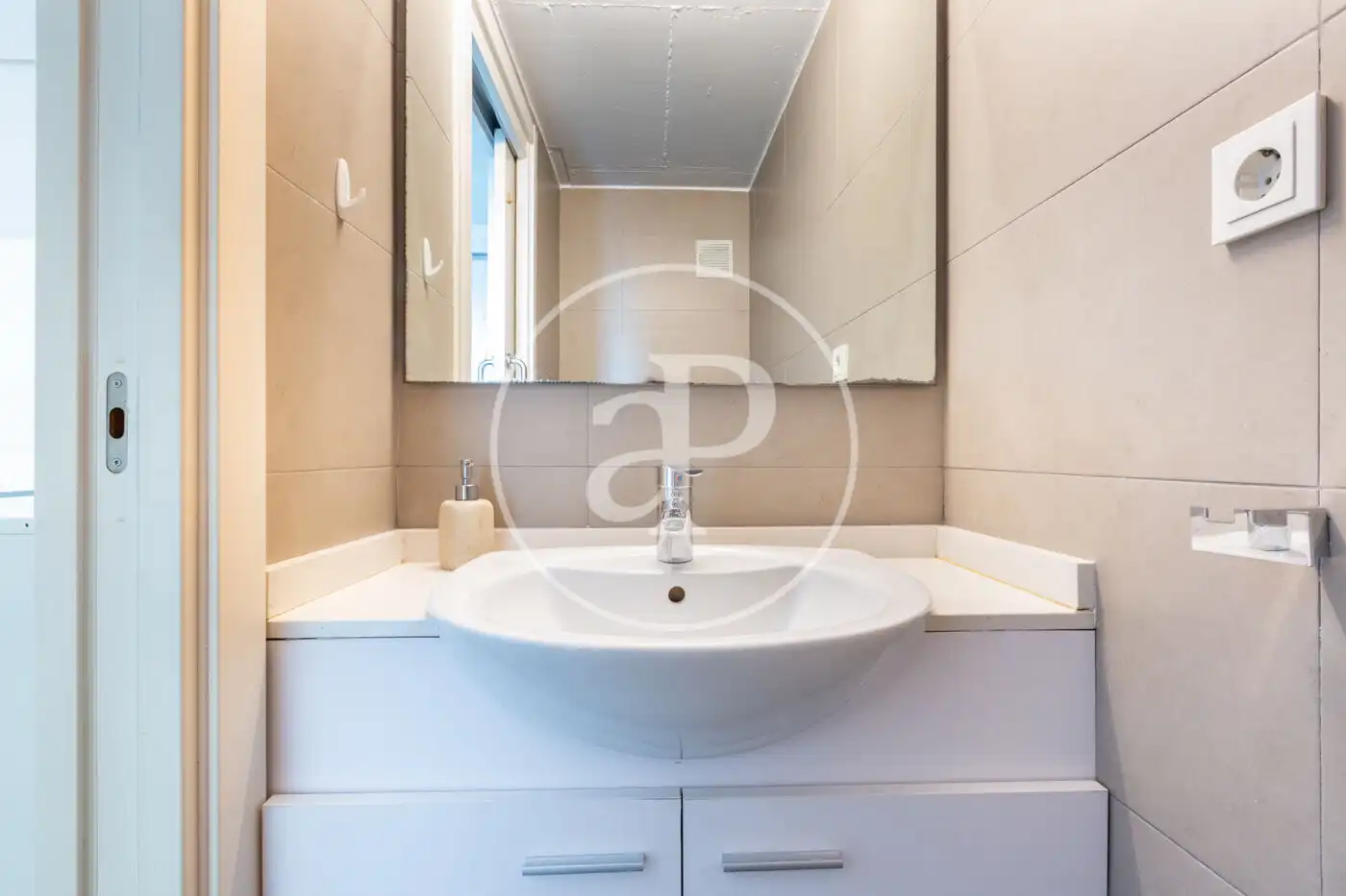 Bathroom of Flat for sale in Valencia  with Air Conditioner, Heating and Terrace