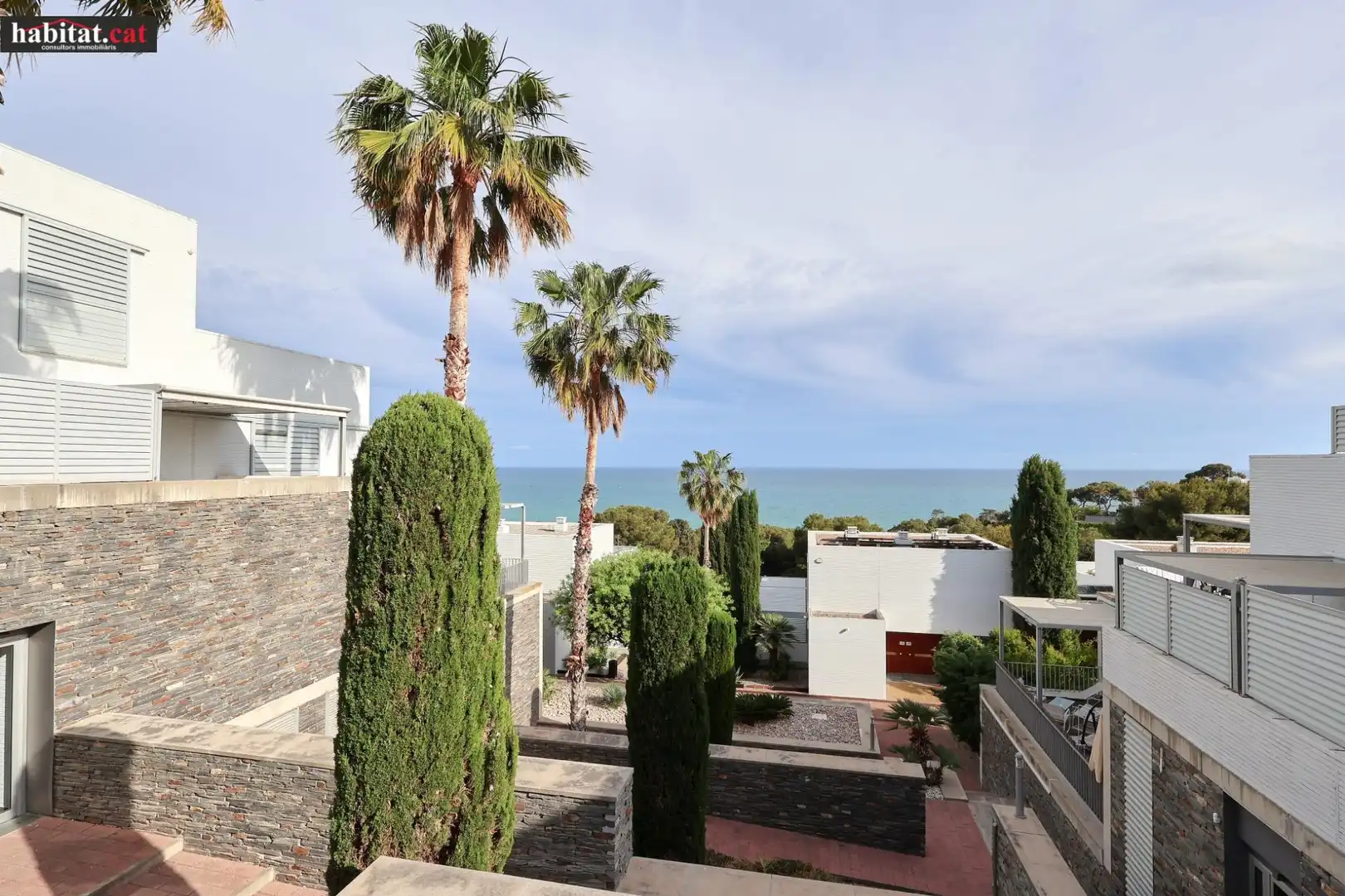 Außenansicht von Einfamilien-Reihenhaus zum Verkauf in Sant Pere de Ribes mit Terrasse und Gemeinschaftspool