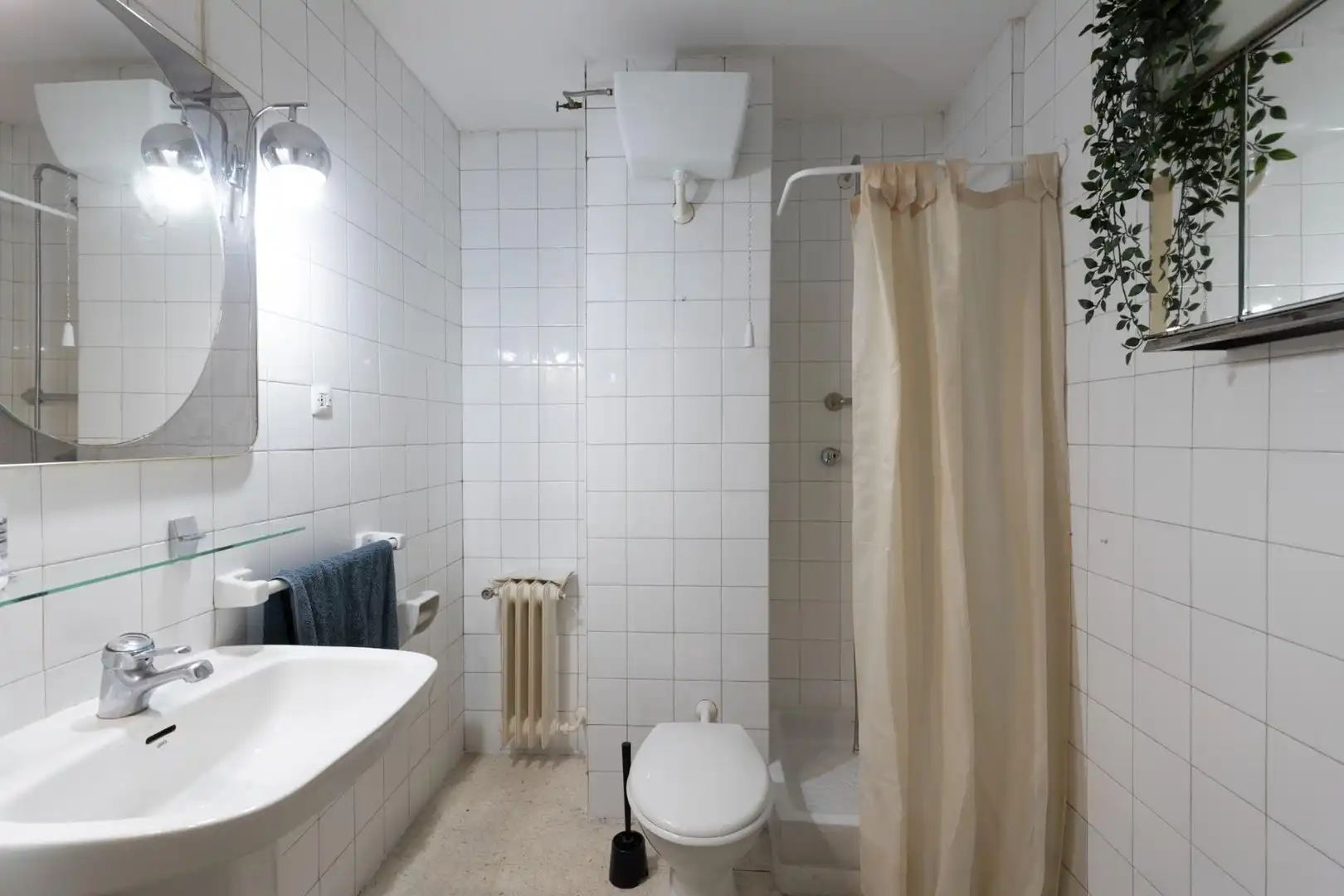 Badezimmer von Wohnung zum Verkauf in Granada mit Heizung und Balkon