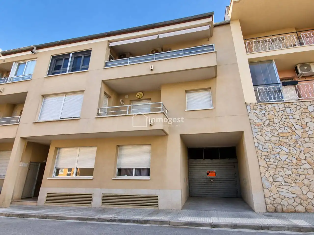Exterior view of Garage for sale in Taialà - Germans Sabat