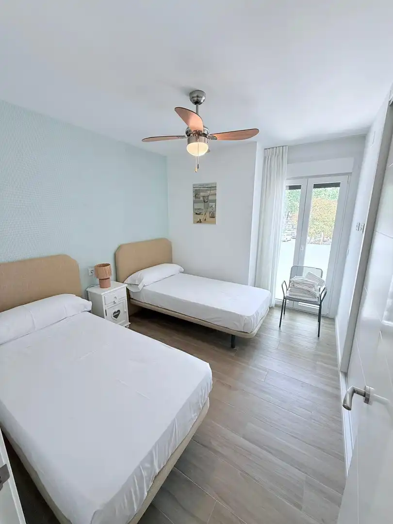 Habitación de Piso de alquiler en Vélez-Málaga con Aire acondicionado, Calefacción y Amueblado
