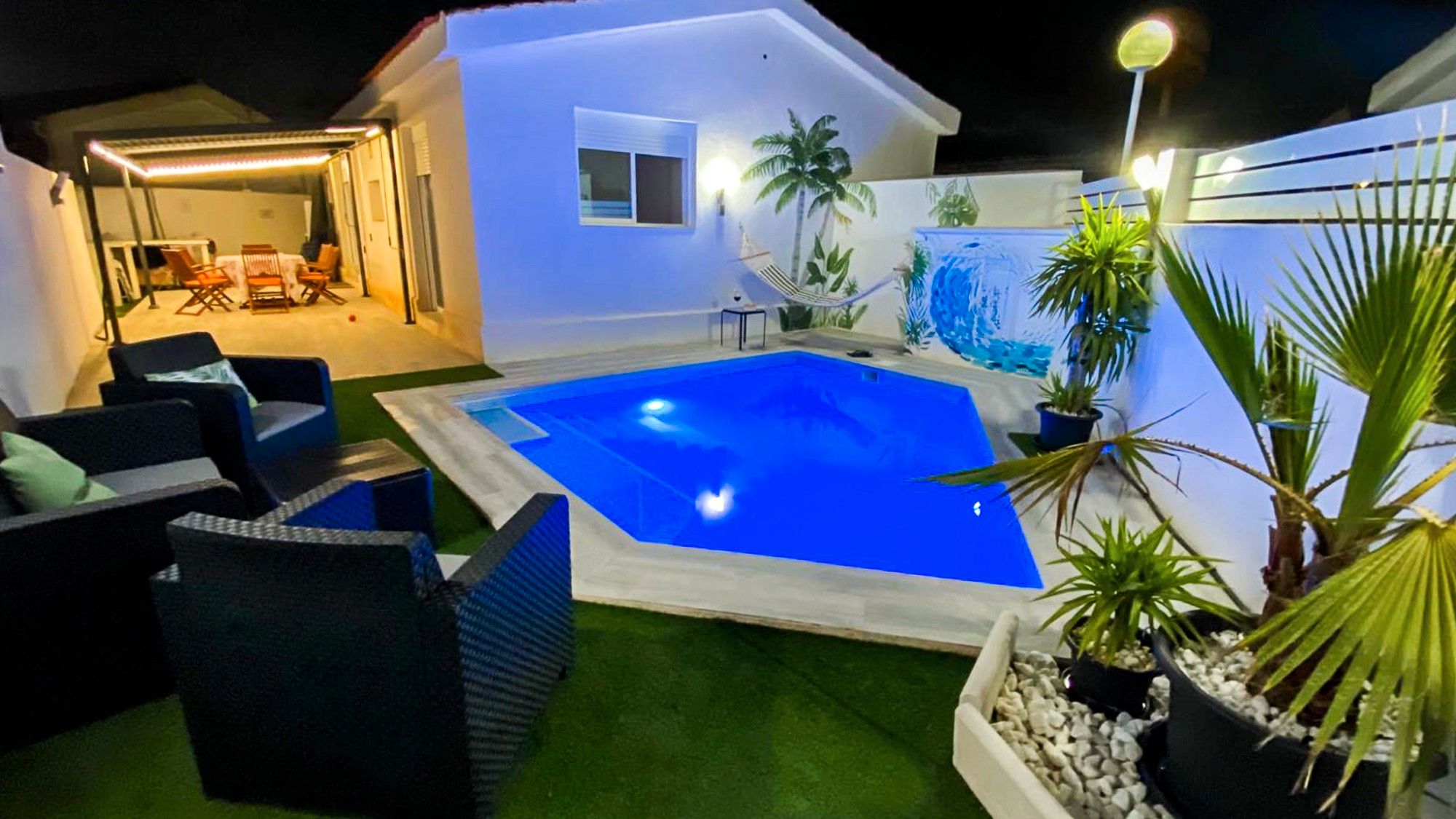 Swimming pool of House or chalet for sale in Torrevieja  with Air Conditioner, Private garden and Terrace