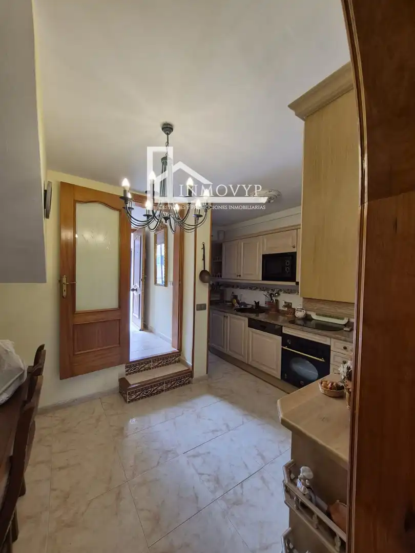 Küche von Einfamilien-Reihenhaus zum Verkauf in Calvià mit Klimaanlage, Terrasse und Schwimmbad