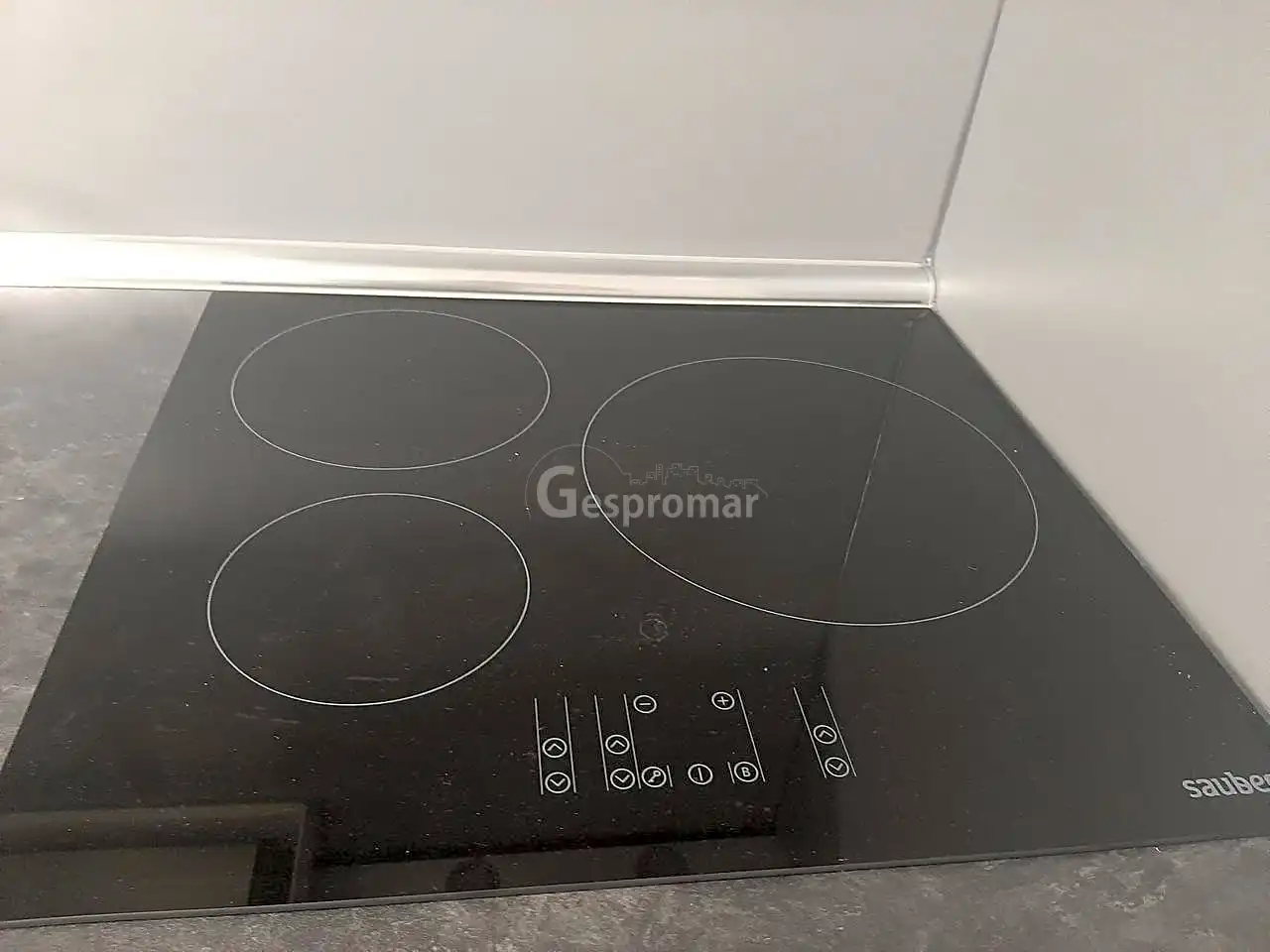 Kitchen of Flat for share in Madrid  with Air Conditioner, Heating and Furnished